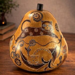 Hand Carved Cat Design Lidded Gourd Box Folk Art Pyro Engraved 5” Vessel Peru